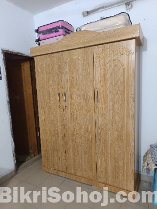 মালেয়শিয়ান বোর্ডের আলমারি